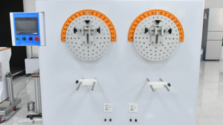 非着脱式プラグおよびソケット用の電源コード柔軟性試験装置