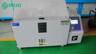 製品が市場に投入される前に、メーカーは製品の耐食性をどのように評価しますか?